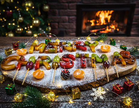 Merry Christmas Tanghulu: Festive Candied Fruit Skewers with Holiday Message