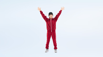 バンザイする体育ジャージを着た女子学生の全身写真