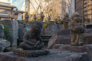 京都、紫雲山頂法寺六角堂の十六羅漢像