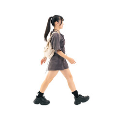 歩く10代の女性　手作業で精密に切り抜いた背景透過全身写真PNG