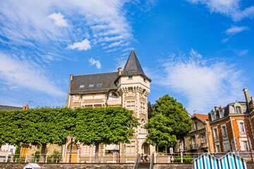 Les quais de l'Allier &agrave; Vichy en France