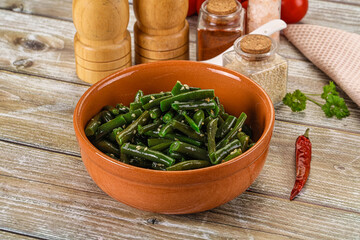 Green bean salad with sesame seeds
