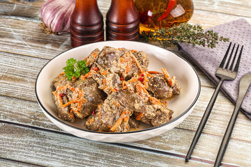 Chicken liver with cream and carrot