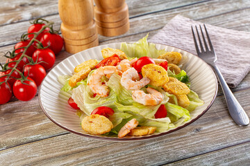 Caesar salad with prawn and romano