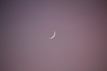 ぎりぎり三日月