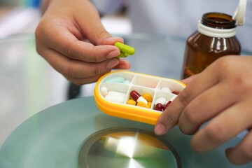 Pharmacy Pill Sorting and Daily Dose Preparation with Pill Organizer