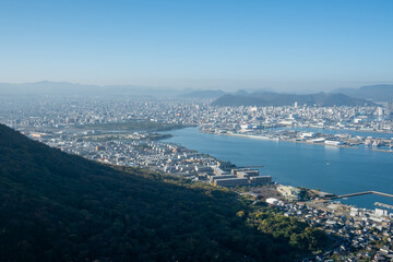 Fototapeta premium 日本の香川県高松市屋島のとても美しい秋の風景