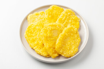 고구마튀김은 고구마를 길고 네모지게 썰어서 만든 튀김.
Sweet potato fries are...