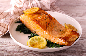 salmon fillet with spinach