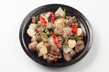 닭의 모래주머니를 마늘 따위와 함께 기름에 볶은 것.
Chicken gizzards fried in oil with garlic and other ingredients.
