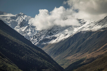 Obraz premium Peaks of the Caucasus Mountains in snow and clouds