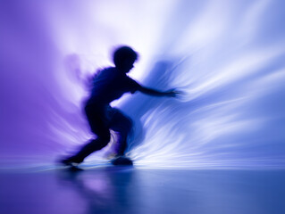 Abstrakte Lichtaura mit menschlichen Silhouetten