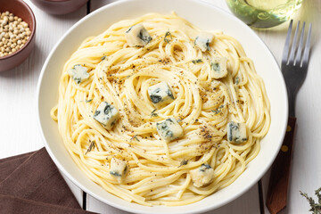 Spaghetti pasta with blue cheese. Healthy eating. Vegetarian food.
