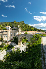 Naklejka premium Nyons Roman bridge spanning the Eygues river in Provence