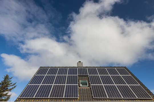 Photovoltaik Anlage mit Speicher, Solar Module, Solaranlage, Montage