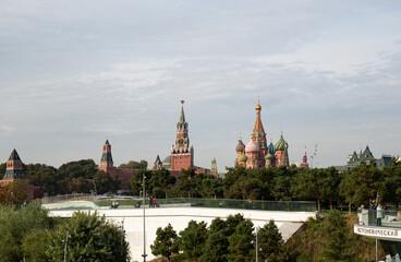 Fototapeta premium A beautiful view of the Kremlin towers in Zaryadye Park in Moscow in summer