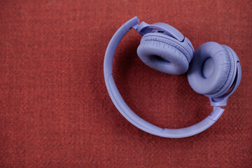 Słuchawki w kolorze fioletowym