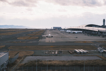 関西国際空港・展望デッキ、ターミナルと滑走路を一望できるデッキ、大阪、日本