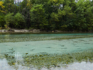 観光名所上高地の梓川の清流の風景