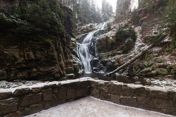 Wodospad Kamieńczyka zimą w Karkonoskim Parku Narodowym - Szklarska Poręba. Najwyższy wodospad po polskiej stronie Karkonoszy © krzys ser