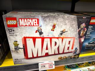 Obraz premium Lego Marvel Logo Building Set Display