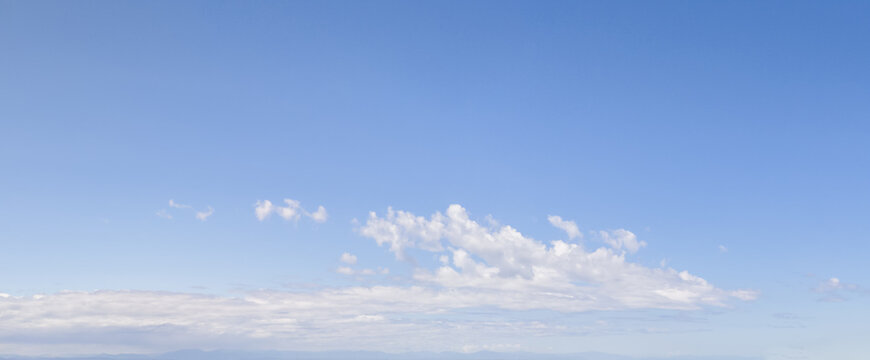 Fototapeta Bright Blue Sky With Wispy Clouds Over Calm Horizon – Cloudscape Background