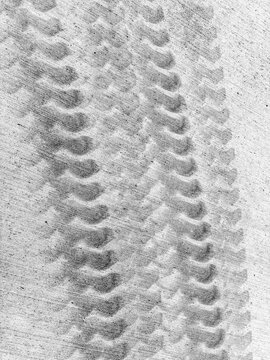 Traces de pneus sur le sable