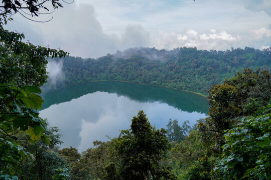 Laguna y volc&aacute;n Chikabal, Guatemala