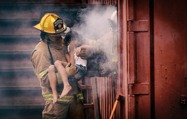 Firefighter rescues child from smoky building during emergency rescue