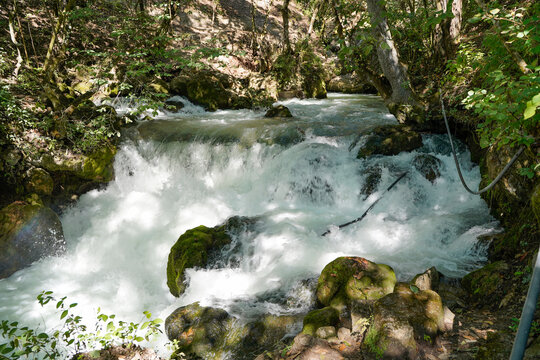 Nacimiento de un r&iacute;o, rio blanco