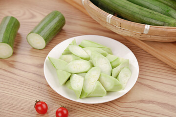 Fresh Sliced Loofah Gourds from Shouguang Farmers - Asian Vegetable Cooking Ingredients