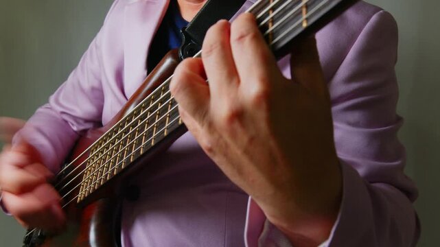 エレキベース、手元の超クローズアップ