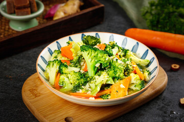 Stir-Fried Broccoli with Carrots - Chinese Garlic Cooking Dish