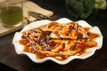 Chinese Stir-Fried Chicken with Mushrooms and Sesame Seeds