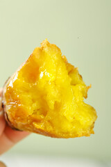 Golden Roasted Japanese Sweet Potato Yao Delicacy with Honey-Like Flesh and Steam