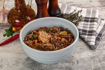 Soba with shredded pork and vegetables