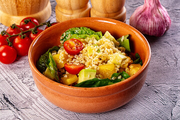 Bilgur tabuleh salad with vegetables