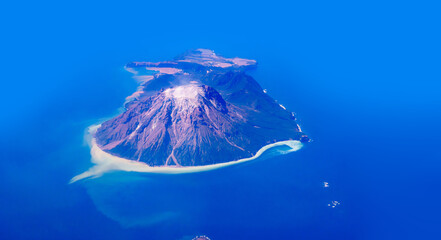 硫黄島 ( いおうじま )は 薩摩硫黄島 とも呼ばれる 火山島 【 鹿児島県 鹿児島郡 三島村 】
