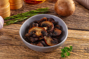 Fried champignon slices in the plate