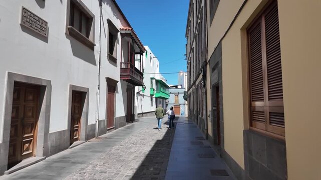 Walking through Vegueta the old town of Las Palmas de Gran_Canaria 