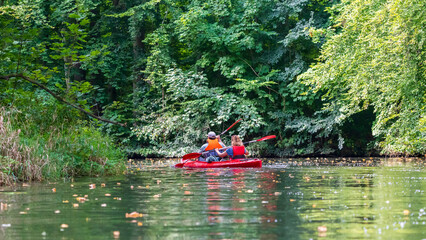 Mit einem Kajak auf der Plei&szlig;e in Leipzig