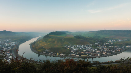 Obraz premium Landschaft an der Mosel in Deutschland