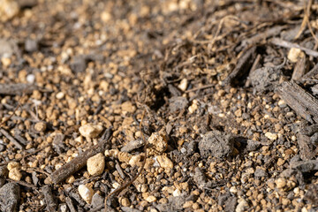 園芸用土とウッドチップのマルチング素材