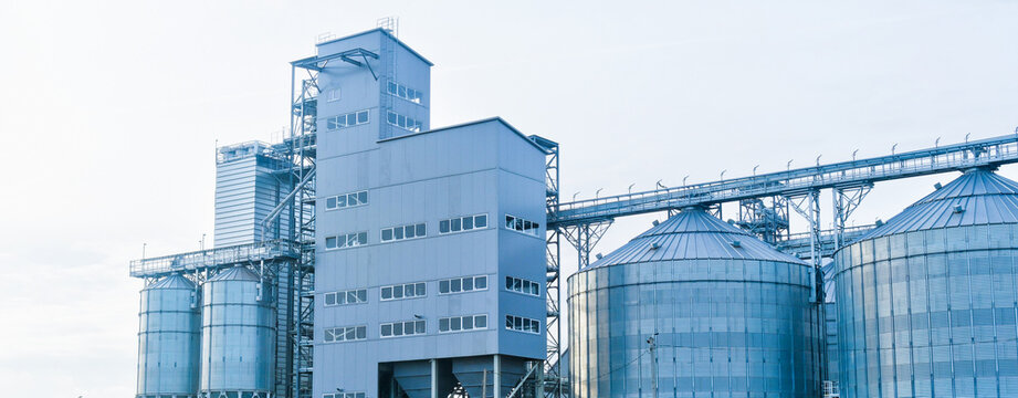 Modern grain elevator complex storing agricultural harvest