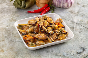Canned mussels in oil and spices