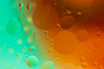 wallpaper with oil droplets on the surface of water 