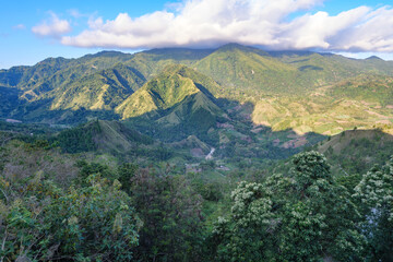 Blick von oben in das Bamba Puang Valley, Spektakuläre Landschaft in Süd-Sulawesi