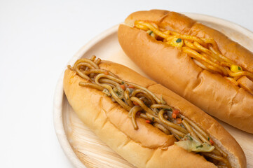 焼きそばコッペパンとナポリタンコッペパン