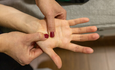 Hands-on healing: massage therapy session focusing on the intricate muscles and joints of the hand.
