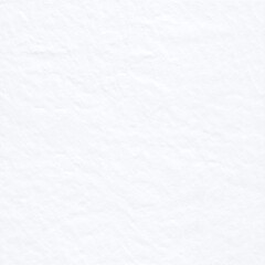 Fototapeta premium A textured white wall partially covered in soft, fluffy snow, with delicate snowflakes glistening in the sunlight, creating a serene winter scene.